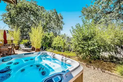 Image de 4-bedroom villa in enchanting Sebastopol with WiFi, Ac, Bbq, Hot Tub