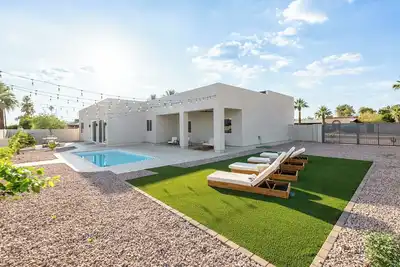 Image de Scottsdale Modern Desert Oasis - Private Pool + Game Loung