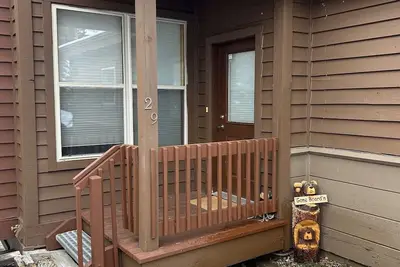 Image de Townhome - 2 living areas - private hot tub - Dog friendly - Great Hiking