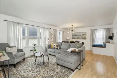 Image de Sun-Filled 2br - Close to It All