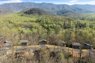 Mountain View & Hot Tub #2 | 24 Minutes to Gatlinburg