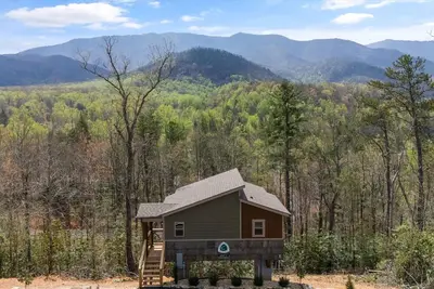 View & Hot Tub + Kitchen #3 | 24 Min to Gatlinburg