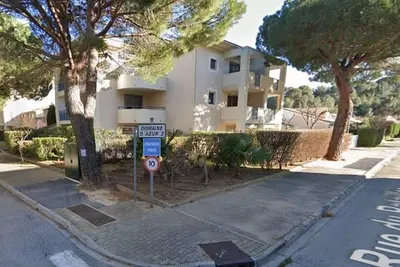 Image de location pour 4 à 6 personnes dans résidence avec piscine au Lavandou