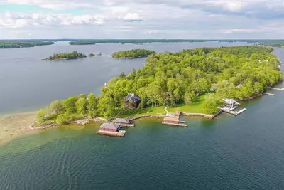 Image de Waterfront Retreat on Round Island with boat dock