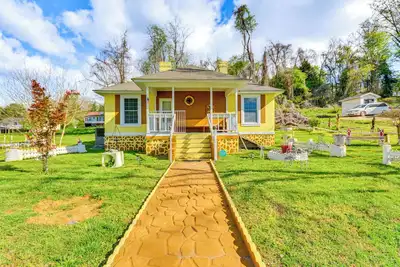 Image de Pet-Friendly Home w/ Grill & Porch in Martinsville