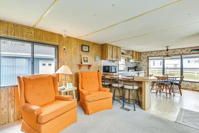 Image de Steps to Lake Ontario: Remote Escape w/ Deck & Bbq