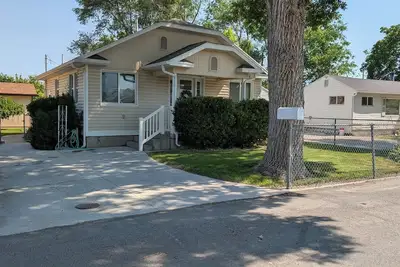 Image de New Charming Murray 2 Br Home just 20 min to mtns or downtown, 5 min to Imc.