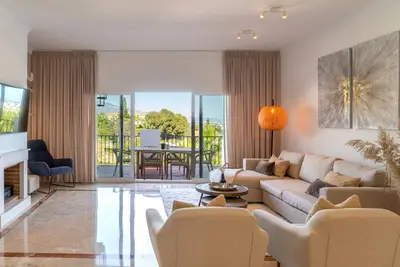 Image de Serene hideaway, luxurious 2-bedroom penthouse apartment in the exclusive Paraiso Pueblo