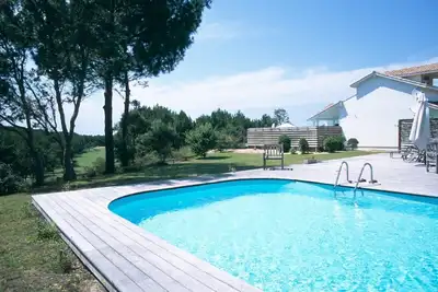Image de Charmante Villa avec Piscine Privée