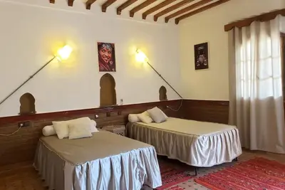Image de Serene retreat within palm grove and calm nature