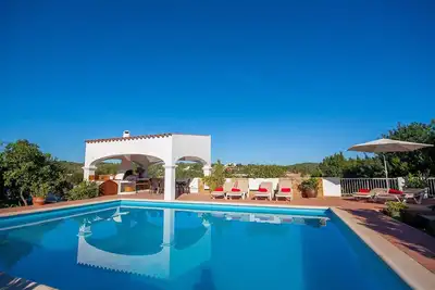 Image de Villa à Sant Antoni De Portmany avec 4 chambres à coucher, 8 couchages