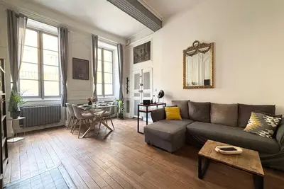 Image de F3 Xvi Siècle au Centre-Ville au Rez-de-chaussée avec Cour