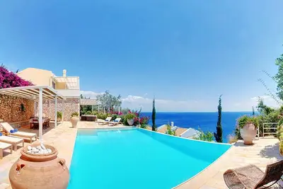 Villa à Corfou avec 4 chambres à coucher, 8 couchages
