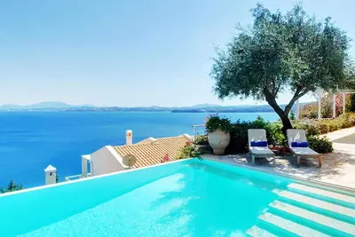 Villa à Corfou avec 4 chambres à coucher, 8 couchages