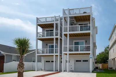 Image de Sun Deck with Ocean Views at Lone Star Breeze