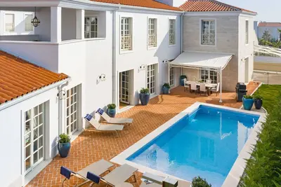 Image de Maison de vacances privée avec piscine privée, Wifi, climatisation, Tv, terrasse, animaux admis