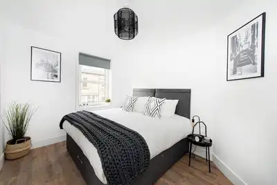 Loft Style Modern Apartment in Centre of Harrogate With Free Parking