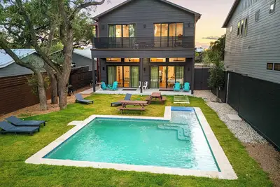 Image de Lakeshore Lodges -8br/8ba, Private Pool, Sleeps 24
