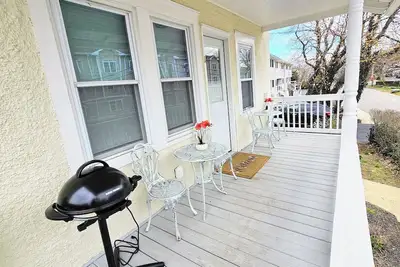 Image de Cozy modern 2br retreat in charming Greenwich. Just remodeled!