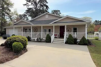 Chincoteague Hideaway - Close to town - Linens and Towels Provided - No pets