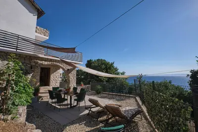 Image de Spacious 2 bedroom, living room, 2 bathroom house Baya, with outdoor terraces,