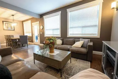 Image de Entire Home 4Bd 3. 5Bath | Wifi | Smart TVs