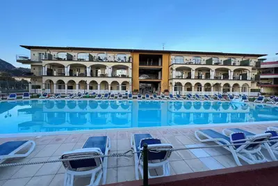 Image de Two-room apartment in residence with swimming pool 200 mt from the lake