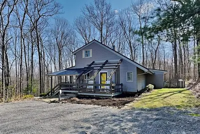 Image de In The Middle | Pet-Friendly, Serene, Upgrades