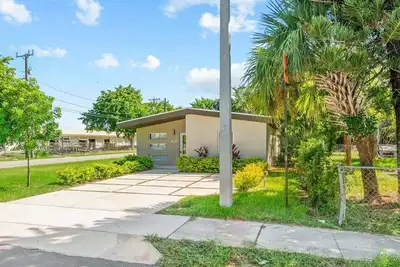 Image de Beautiful Home Close to Beach and Atlantic Ave. Sleeps 10, Jacuzzi, Plunge Pool!