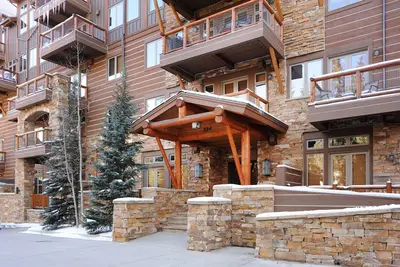 Image de Ski-In Condo with Access to Sauna, Pool + Hot Tub