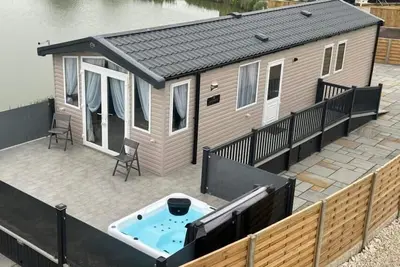 Image de Lodge-d'exception-Douche-Vue sur Lac-adult only fishing breaks