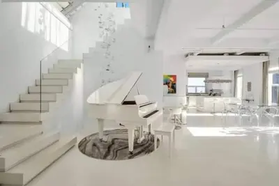 Image de 3 Bedroom 3 level penthouse