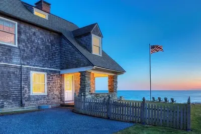 Image de Wake to Waves Beachfront Escape - Private Beach!