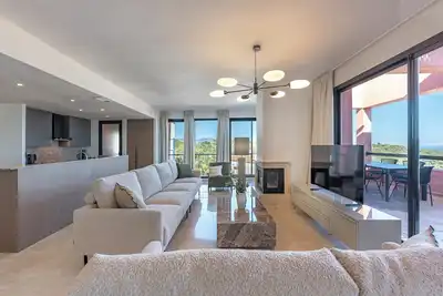 Elze Panoramic Sea View Luxury Apartment