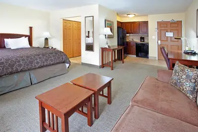 Image de Indoor Pool + Free Wi-Fi, Free Breakfast | Only 20 Minutes from the University of Notre Dame