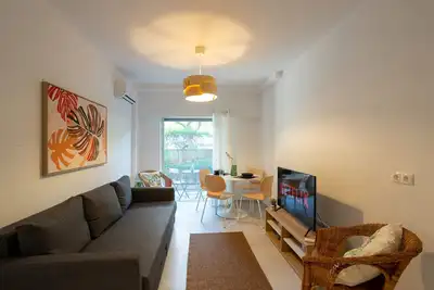 Image de Renovated 2-Bedroom Apt Near the Athenian Coast