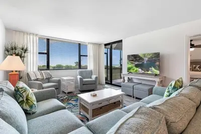 Image de Beachfront Bliss on Sanibel. Steps to the Sand, Fully Renovated, Dog-Friendly
