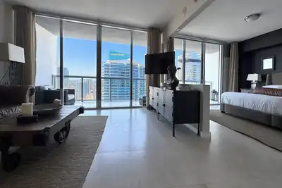 Image de Lofty 1/1b at Icon Brickell 48th fl. Pool, Spa, Gym, Free Parking, Scenic view