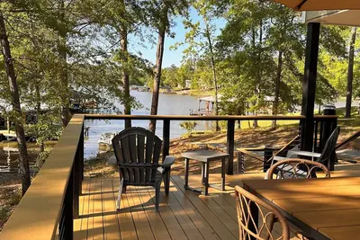 Image de New Vacation Rental on Lake Sinclair with boat dock and Kayaks