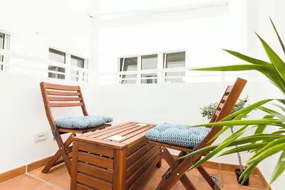 Image de Luxury 2 bed, refurb'd (Wifi 57mb) terrace-quiet street-6 min walk to beach