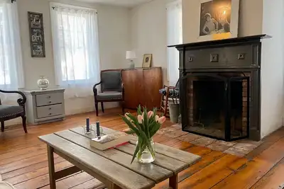 Image de Charming Farmhouse in Waitsfield Village - Walk to River, Shops & More