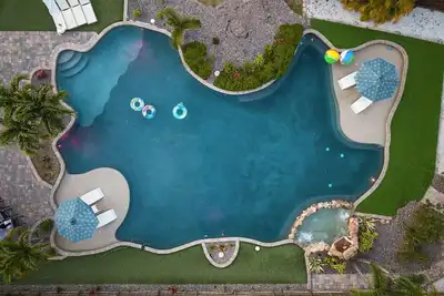 Image de Hidden Lagoon 🌴 Private Resort | Pool, Pickleball, Mini Golf + More!