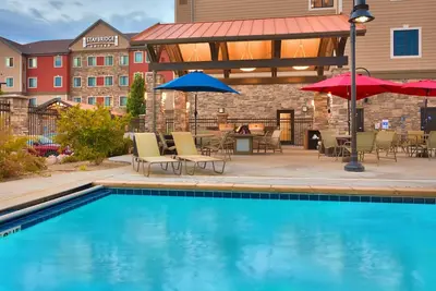 Image de King Suite | Heated Pool & Hot Tub. Free Breakfast Buffet. Near Jordan Landing!