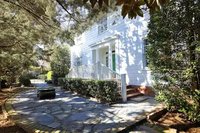 Image de Charming 3-bedroom house with Ac, WiFi in serene Chapel Hill