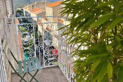 Image de Appartement de charme immeuble 1930, centre ville de Porto Vecchio