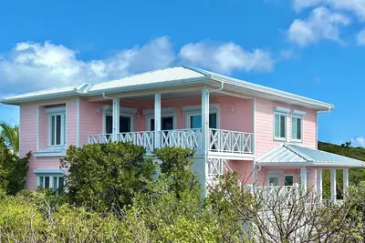 Spacious 3-bedroom house with amazing views. Calypso Cottage on Great Guana Cay