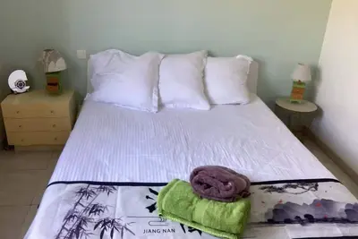 Image de belle villa de famille avec piscine intérieure chauffée