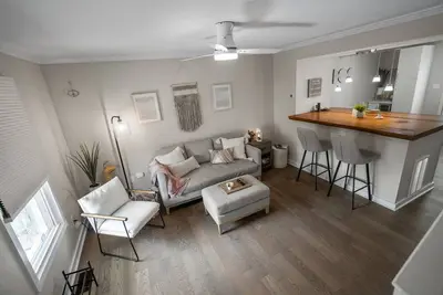 Image de Clean & Comfy Townhouse 4-min walk to Dt Raleigh with Ac, WiFi, patios and more