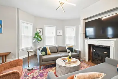 Image de Elegant 7br 2. 5Bath Victorian Gem Sleeps 16+