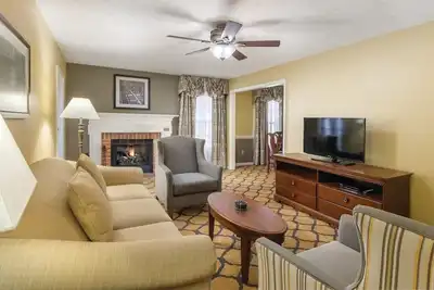 Image de Williamsburg 2 Bed/2 Bath Condo 3 Beds